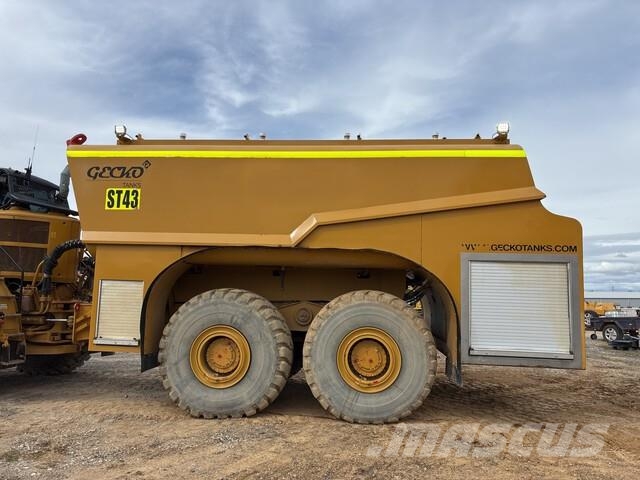 CAT 745C شاحنات ذات صهاريج