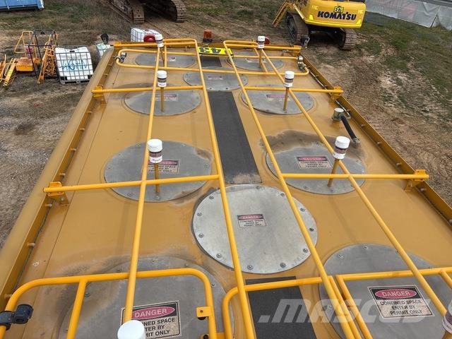 CAT 745C شاحنات ذات صهاريج
