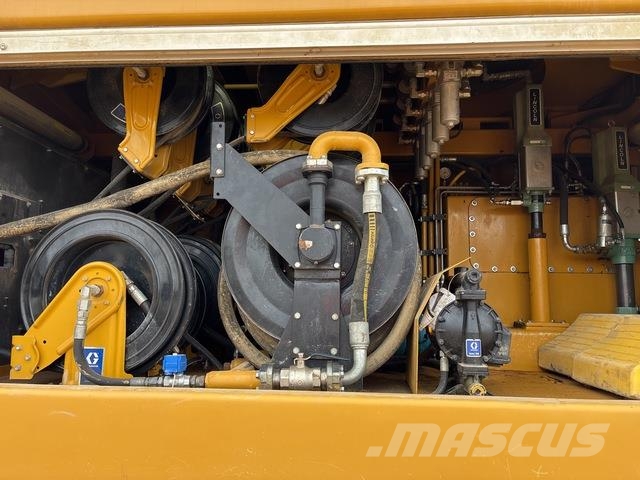 CAT 745C شاحنات ذات صهاريج