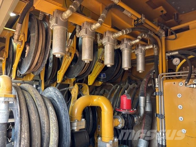 CAT 745C شاحنات ذات صهاريج