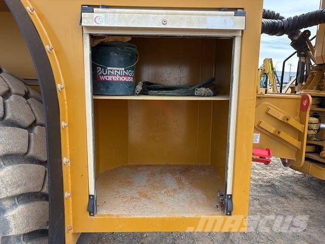 CAT 745C شاحنات ذات صهاريج