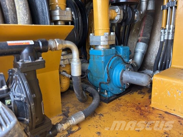 CAT 745C شاحنات ذات صهاريج