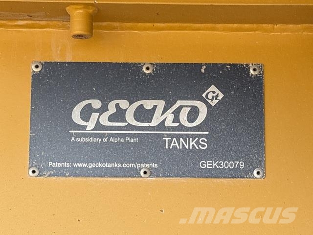 CAT 745C شاحنات ذات صهاريج