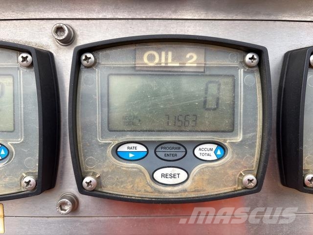 CAT 745C شاحنات ذات صهاريج