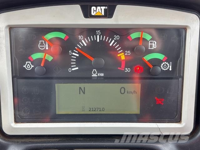CAT 745C شاحنات ذات صهاريج