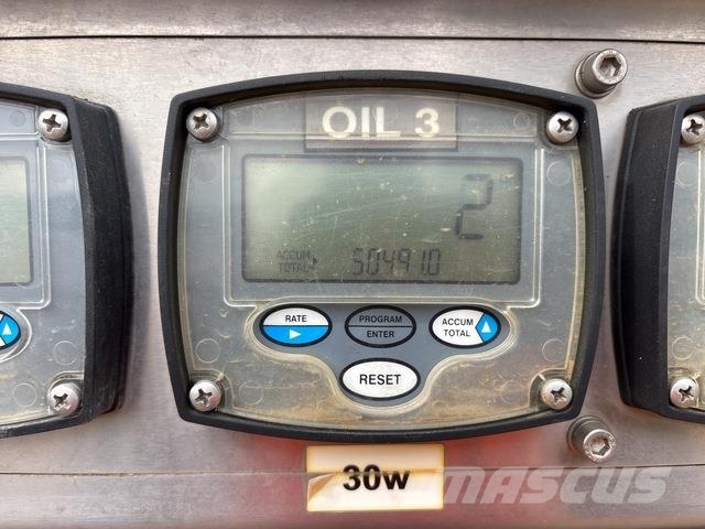 CAT 745C شاحنات ذات صهاريج