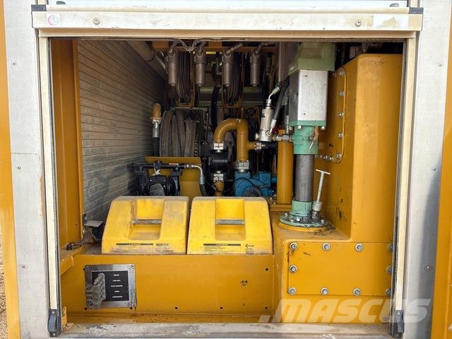 CAT 745C شاحنات ذات صهاريج