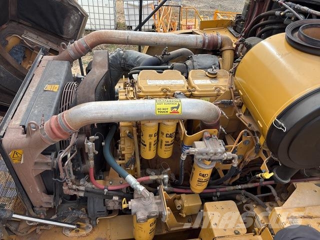 CAT 745C شاحنات ذات صهاريج