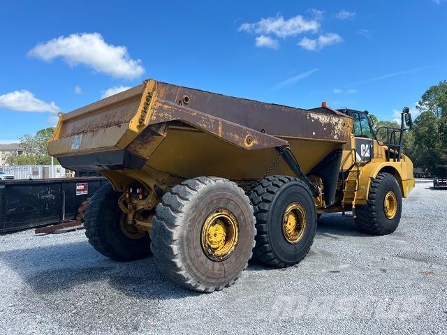 CAT 745C Зчленовані самоскиди