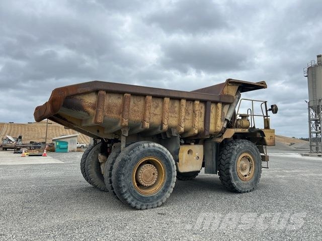 CAT 769C アーティキュレート式ダンプトラック