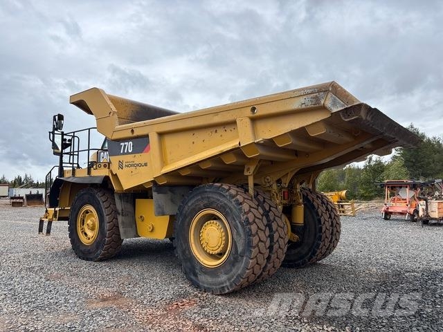 CAT 770 Dumper - Knickgelenk
