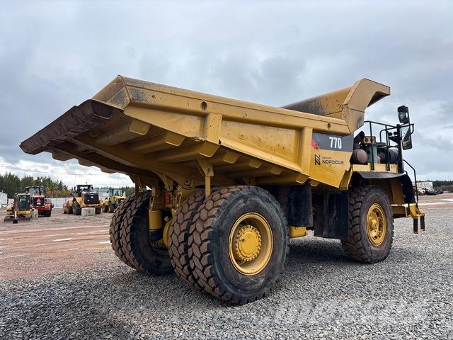 CAT 770 Dumper - Knickgelenk