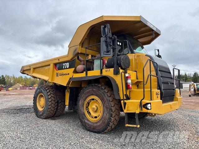 CAT 770 Dumper - Knickgelenk