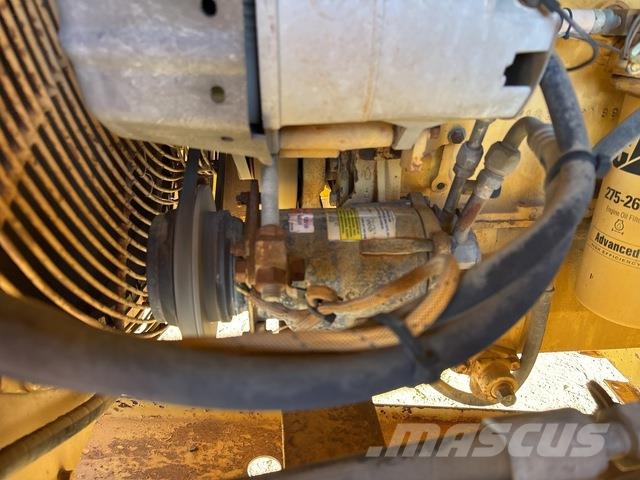 CAT 773B Kamioni cisterne