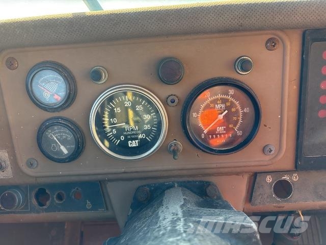 CAT 773B Kamioni cisterne