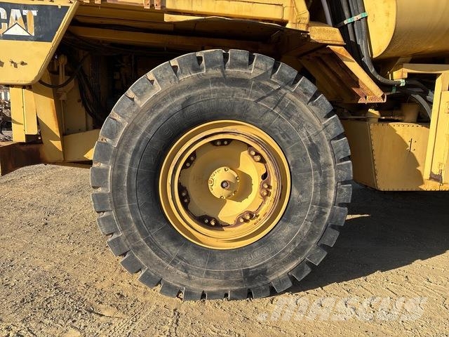 CAT 773B Kamioni cisterne