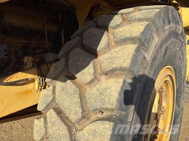 CAT 773B Kamioni cisterne
