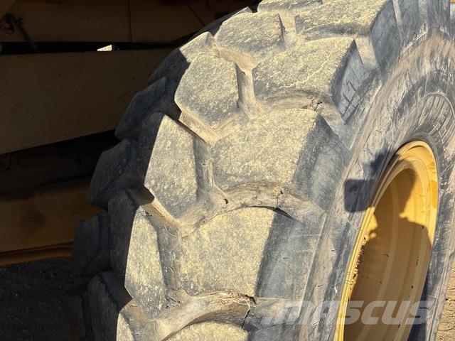 CAT 773B Kamioni cisterne