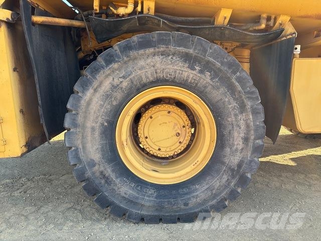 CAT 773B Kamioni cisterne