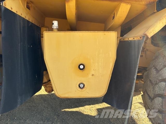 CAT 773B Kamioni cisterne