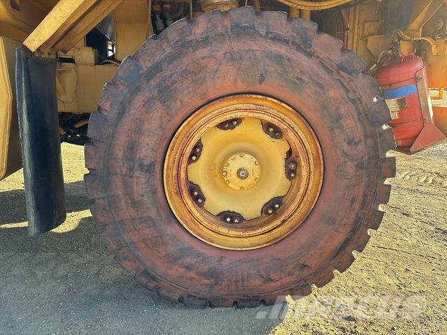 CAT 773B Kamioni cisterne