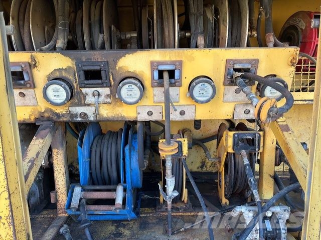 CAT 773B Kamioni cisterne