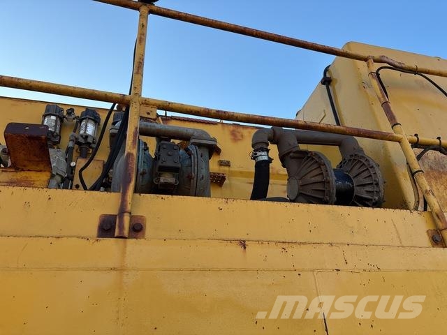 CAT 773B Kamioni cisterne