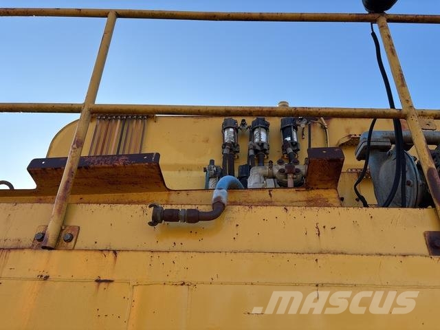 CAT 773B Kamioni cisterne