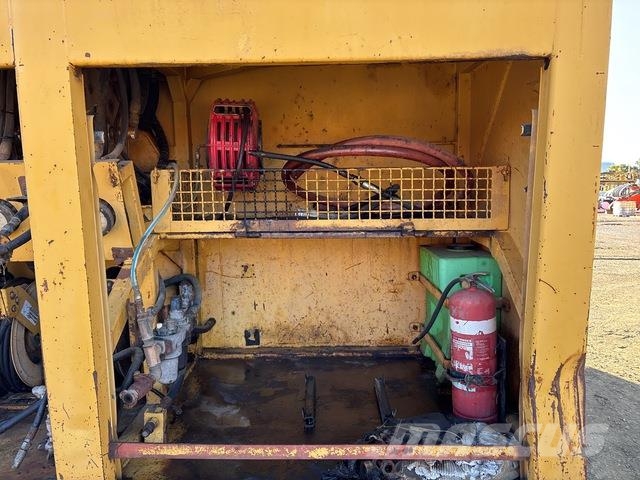 CAT 773B Kamioni cisterne