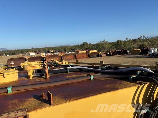 CAT 773B Kamioni cisterne