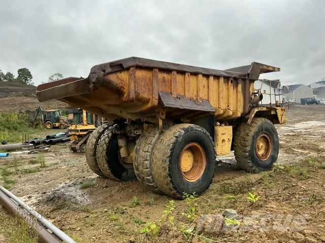 CAT 773B アーティキュレート式ダンプトラック