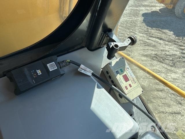 CAT 773F Water bowser
