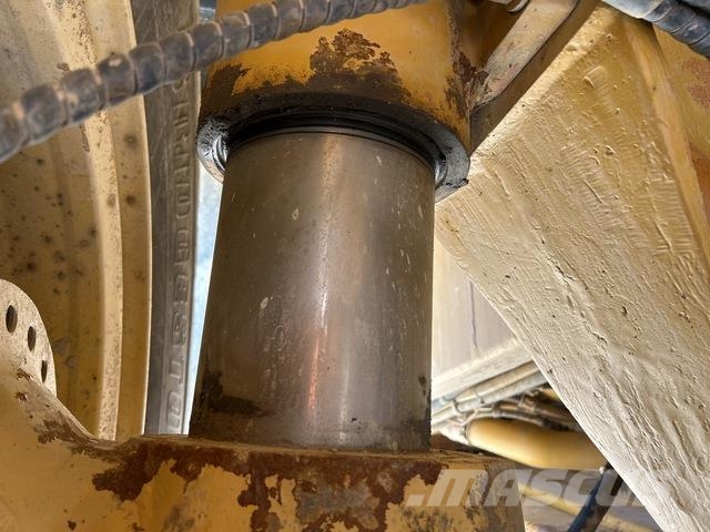 CAT 773F Water bowser