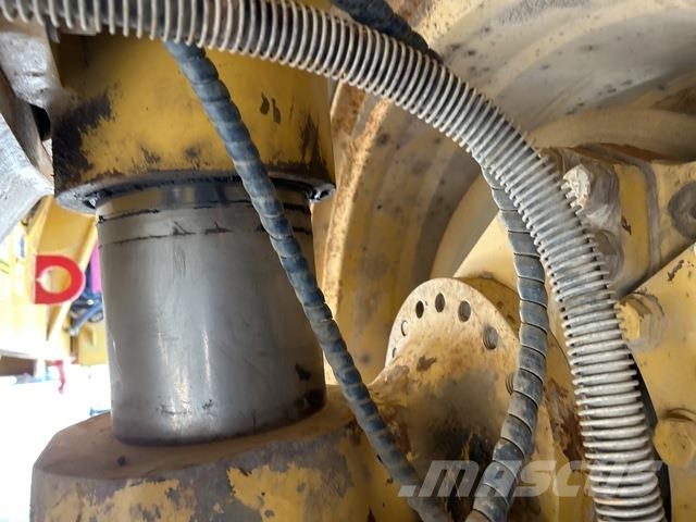 CAT 773F Water bowser
