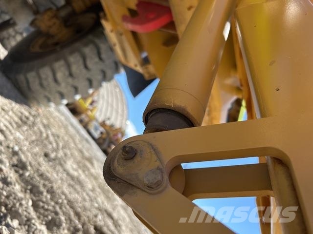CAT 773F Water bowser