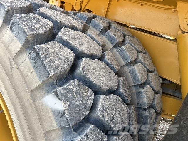 CAT 773F Water bowser