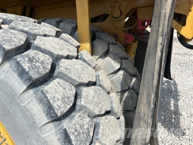 CAT 773F Water bowser