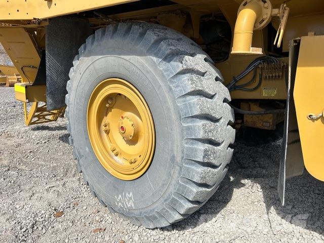 CAT 773F Water bowser