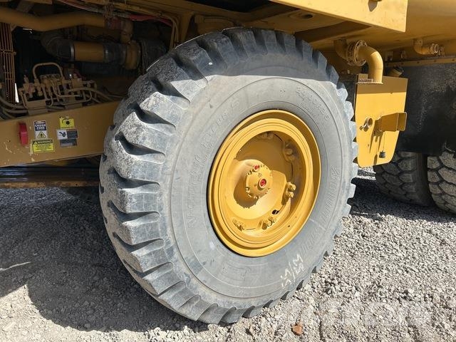 CAT 773F Water bowser
