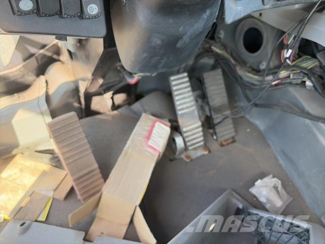CAT 777F Midjestyrd dumper