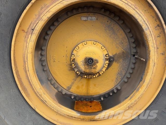 CAT 785B Midjestyrd dumper