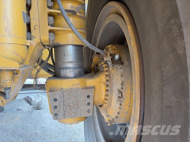 CAT 785B Midjestyrd dumper