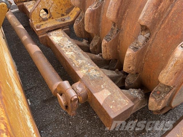 CAT 825C Zemin sıkıştırma makineleri