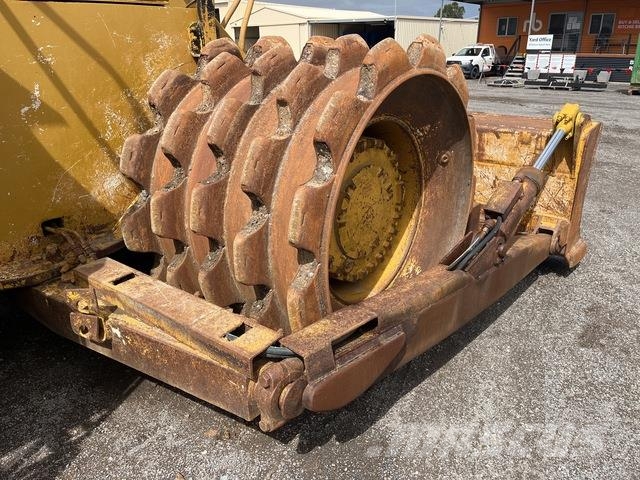 CAT 825C Zemin sıkıştırma makineleri