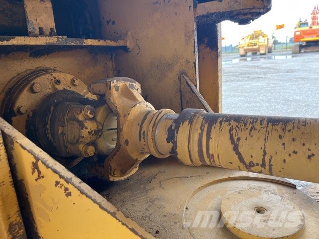 CAT 825C Zemin sıkıştırma makineleri