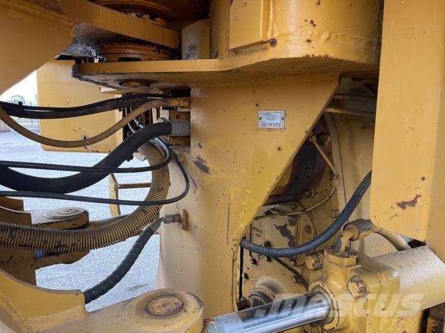 CAT 825C Zemin sıkıştırma makineleri