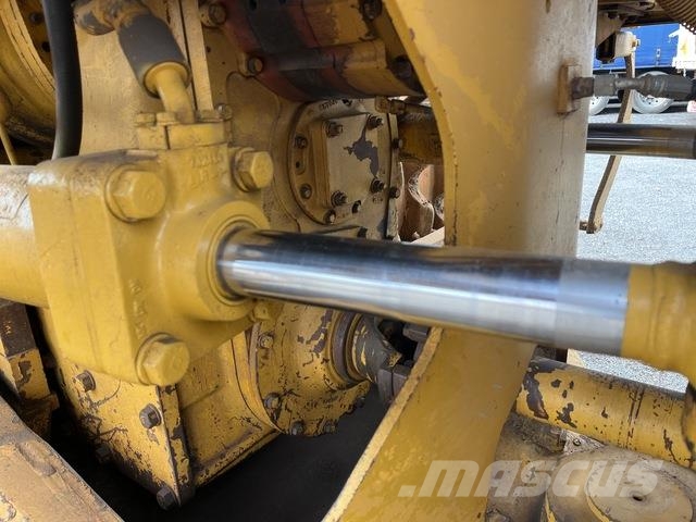 CAT 825C Zemin sıkıştırma makineleri