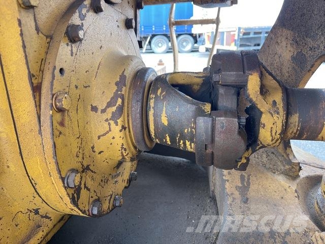 CAT 825C Zemin sıkıştırma makineleri