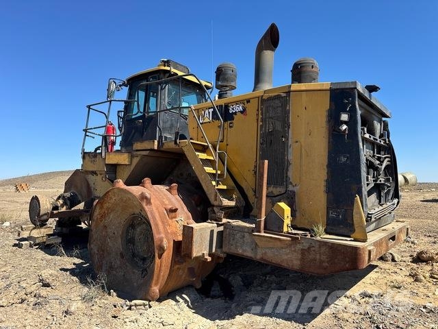 CAT 836K Kompaktorji tal