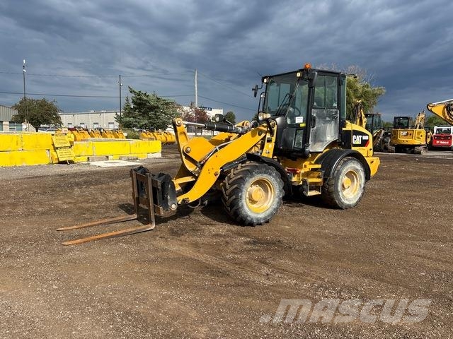 CAT 908M Chargeuse sur pneus